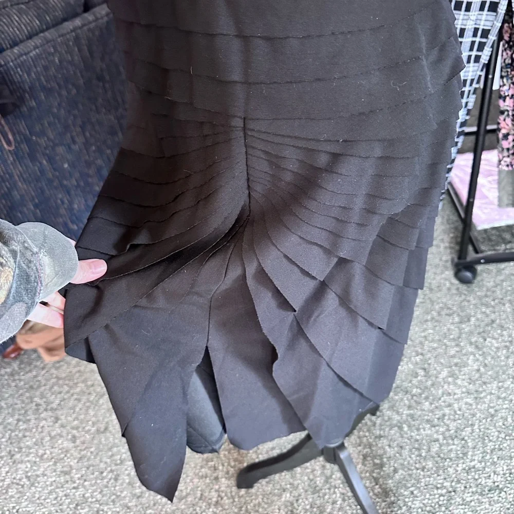 Tadashi Shoji Ivory And Black Pleated Dress - Picture 4 of 5